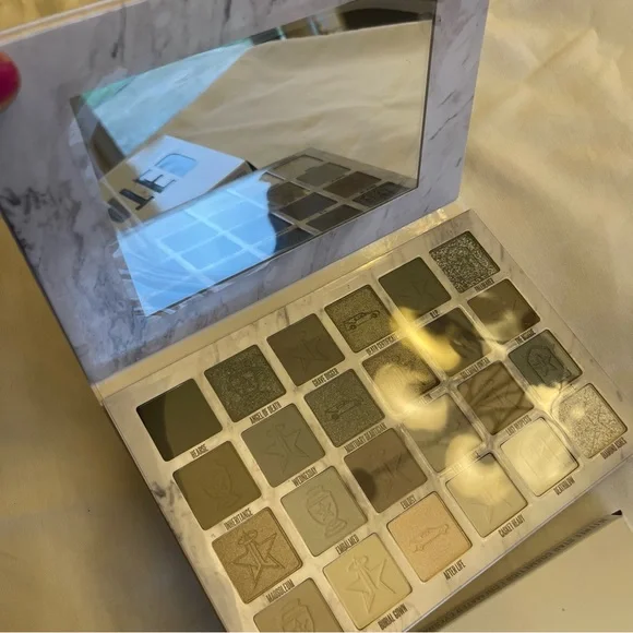 NEW CREMATED PALETTE JEFFREE STAR - Picture 3 of 10